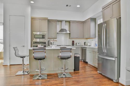 **Texas Medical Center ** Downtown ** NRG ** Minute Maid ** Toyota Center in Houston, USA