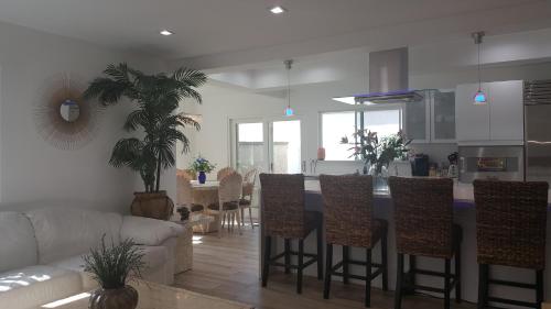 Előcsarnok, Heaven's Best Kept Secret 4 Min From The Sea in Malibu