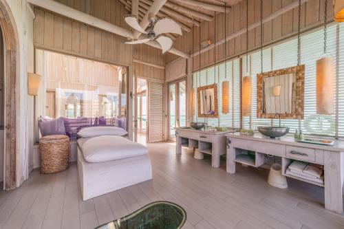 Bathroom, Soneva Jani in Noonu Atoll