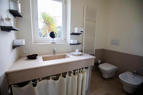 Bathroom, Elegante Villa Vacanze con Piscina e Trullo a Carovigno - Alto Salento in Carovigno