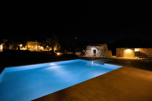 Swimming pool, Elegante Villa Vacanze con Piscina e Trullo a Carovigno - Alto Salento in Carovigno