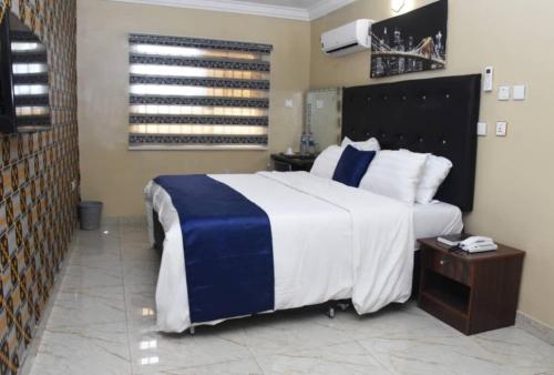 Beautiful 1 Bed Living Room in a Hotel Penthouse