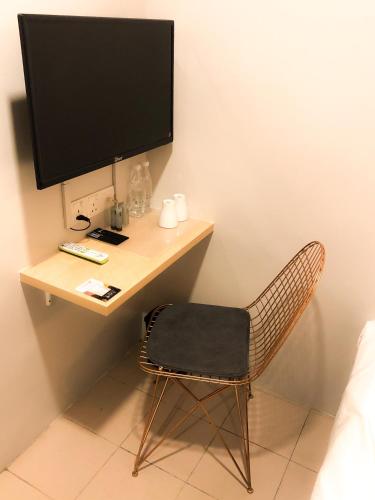 room detail thumbnail 2