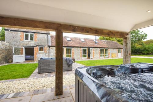 Hot tub, The Cowshed in Brent Knoll