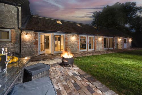 Exterior view, The Cowshed in Brent Knoll