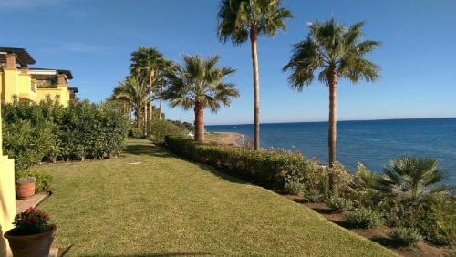 8841 - GRAND FRONT LINE LOCATION – HEATED POOL