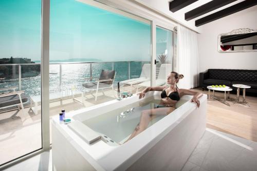 Hot tub, Charisma De Luxe Hotel in Kusadasi