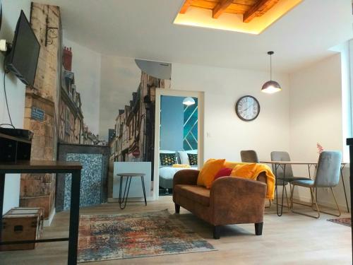 Les Volets Bleus - Au Calme avec petit Jardin et Patio - 3 appartements - Le Subdray