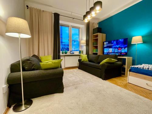 Super SQUARE Metro x2 fast WiFi 55'TV Netflix HBO AppleTV+ AmazonTV, Warsaw
