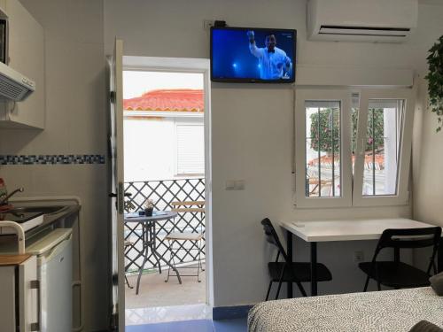 Malagueña Salerosa "Apartamento - estudio con terraza" En casa típica de 1 a 4 dormitorios 2
