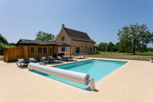 Luxury 3 Bed Home with Heated Swimming Pool Air Con and Boules Pitch - Accommodation - Salignac