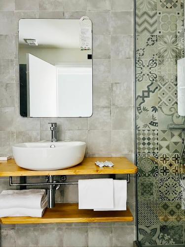 Hotel King - image 12