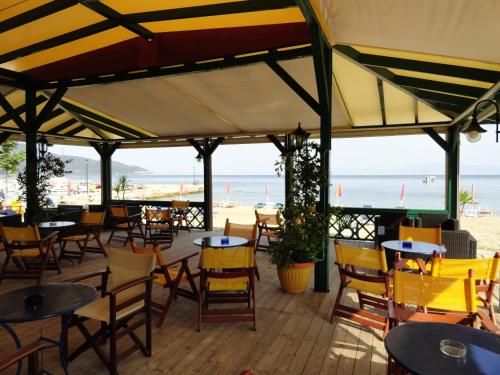 Ресторан, Captain's Beach Apartments in Тассос