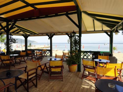 Restaurant, Captain's Beach Apartments in Thassos