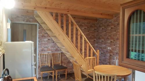 2 bedrooms, 8 beds