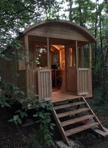 Lovely shepherds hut in chauminet