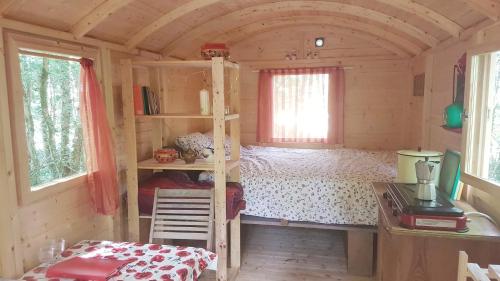 Lovely shepherds hut in chauminet