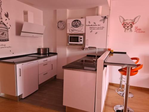  La casita de voto in Bádames