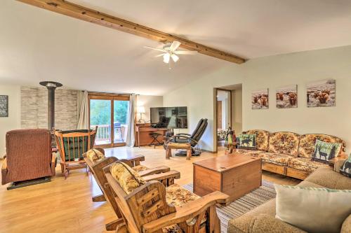 Port Jervis Home about 8 Acres with Mountain View! in 傑維斯港