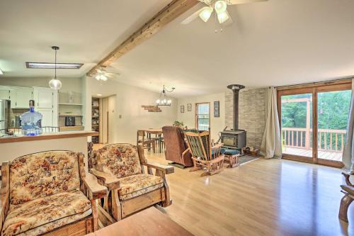 Port Jervis Home about 8 Acres with Mountain View! in 傑維斯港