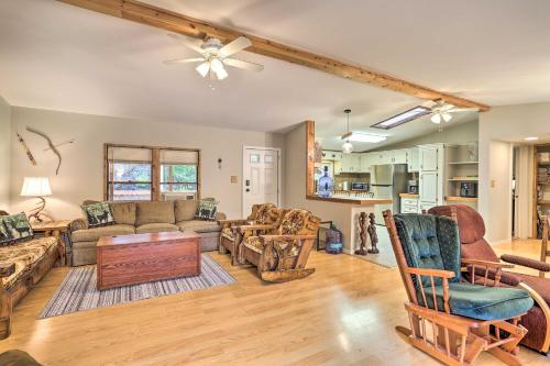 Port Jervis Home about 8 Acres with Mountain View! in 傑維斯港