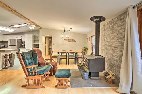 Port Jervis Home about 8 Acres with Mountain View! in 傑維斯港