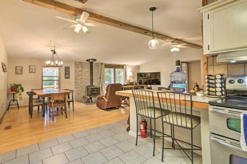 Port Jervis Home about 8 Acres with Mountain View! in Port Jervis, USA