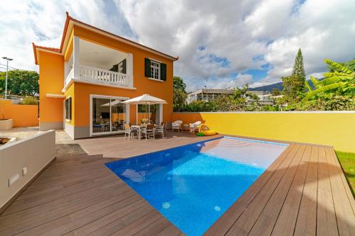The Yellow House by LovelyStay, Funchal