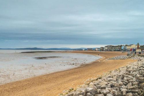 Cosy 2-Bed Apartment near the beach in Morecambe in Poulton