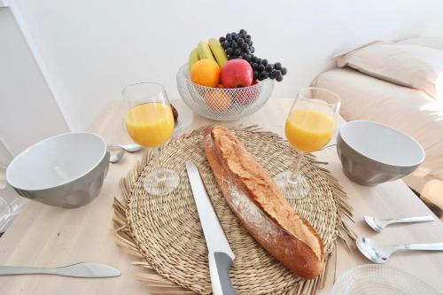 Napoléon Gare 1 STUDIO Lumineux ByLocly (Napoleon Gare 1 STUDIO Lumineux ByLocly) in Pontivy