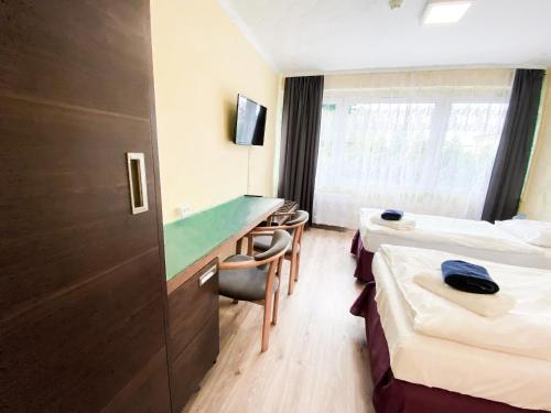 Twin room, economy