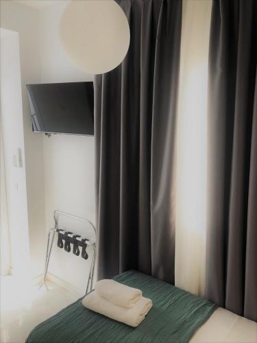 Single Room image 3