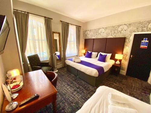 The Red Cow - Guest House near White Cross