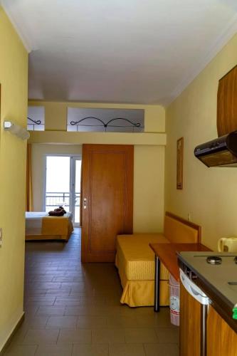 Coloma Apartments Pefkos 4