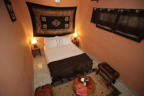 Riad white flowers - image 10