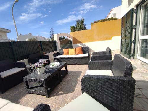 Vila Magna near The Strip with BBQ, AC, Balcony, Parking, 4 TVs and Free wifi – khách sạn tại Montechoro