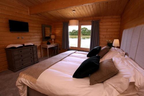 Cambridgeshire Lakes - luxury lodges in a stunning lake location