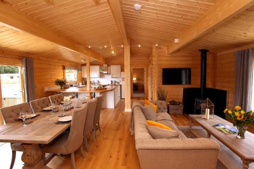 Cambridgeshire Lakes - luxury lodges in a stunning lake location