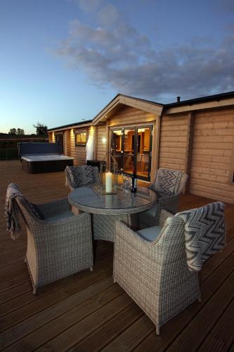 Cambridgeshire Lakes - luxury lodges in a stunning lake location