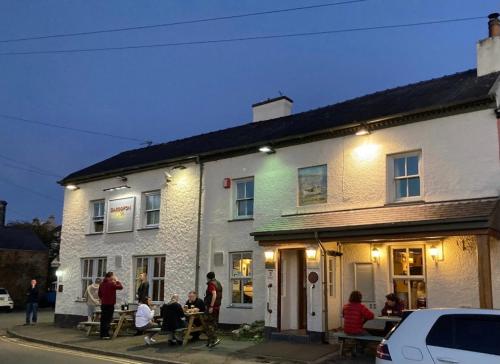 Garddfon Inn – Y Felinheli