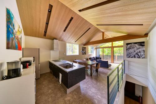 Grey Wolf Chalet by Hakuba White Fox Company - image 5