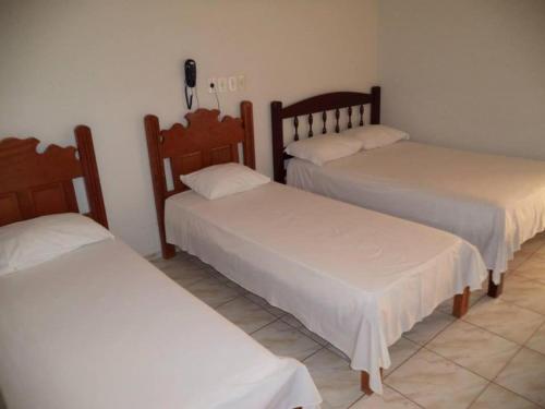 1 double bed, 2 twin beds