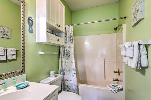Myrtlewood Resort Condo with Games Less Than 2 Mi to Beach! - image 11
