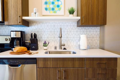 Riverfront Park Travel Apartments near มหาวิทยาลัยกอนซากา