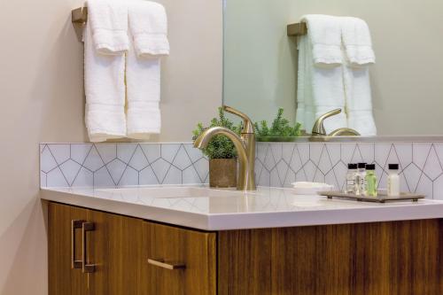 Riverfront Park Travel Apartments - image 3