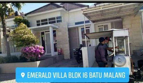 Full House Emerald Villa i6 2 BR Near JTP 3 Malang