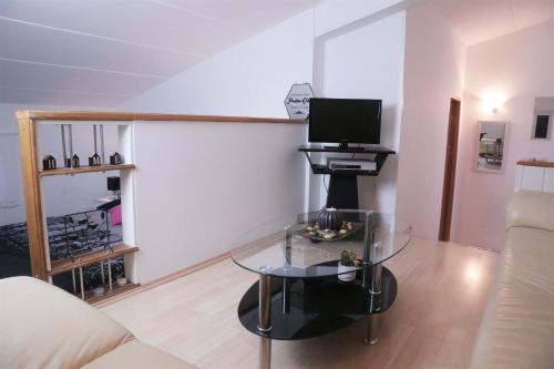 One-Bedroom Apartment image 9