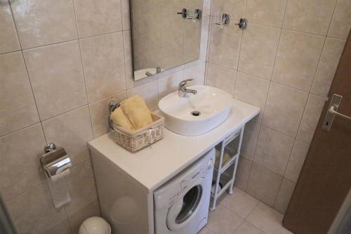 One-Bedroom Apartment image 8