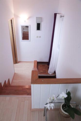 One-Bedroom Apartment image 6