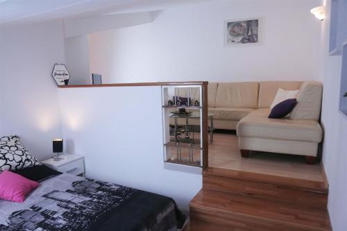 One-Bedroom Apartment image 2